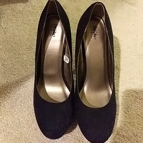 Heels - Picture 2 of 5